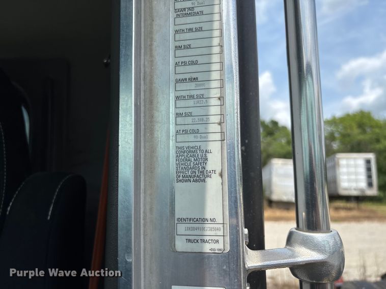 image for item FC1732 2014 Kenworth T800 semi truck