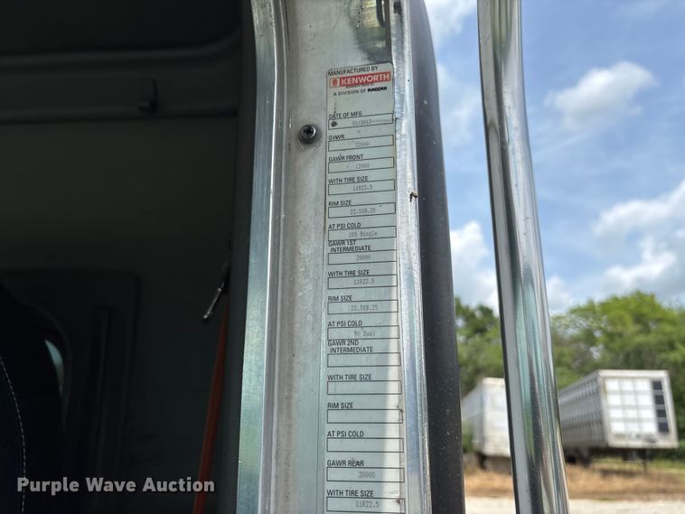 image for item FC1732 2014 Kenworth T800 semi truck