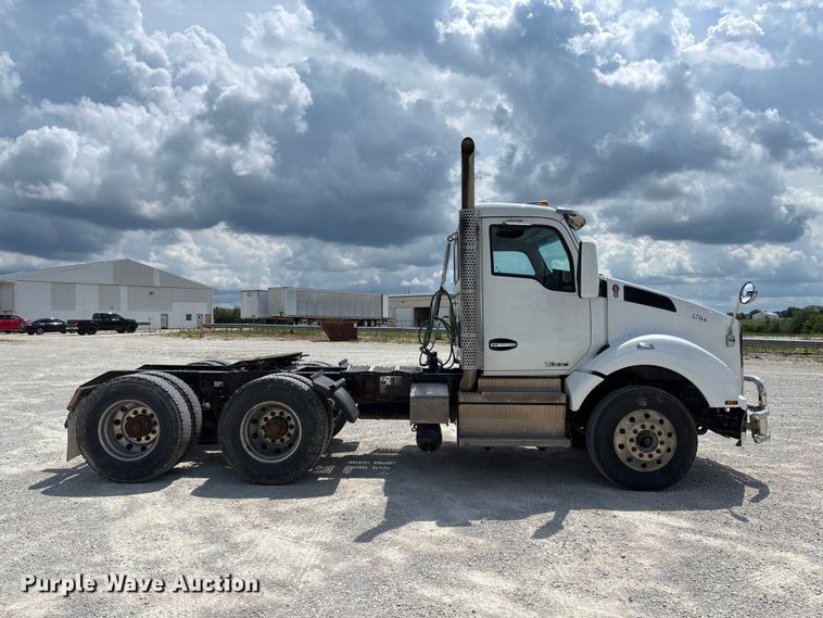 image for item FC1733 2019 Kenworth T880 semi truck
