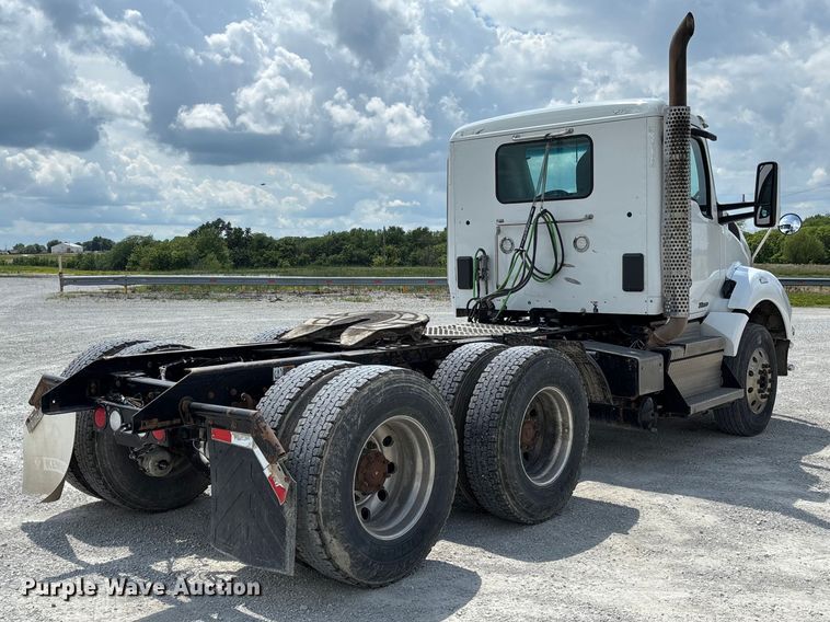 image for item FC1733 2019 Kenworth T880 semi truck