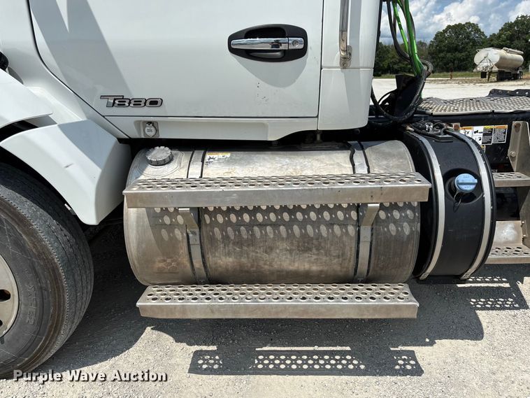 image for item FC1733 2019 Kenworth T880 semi truck