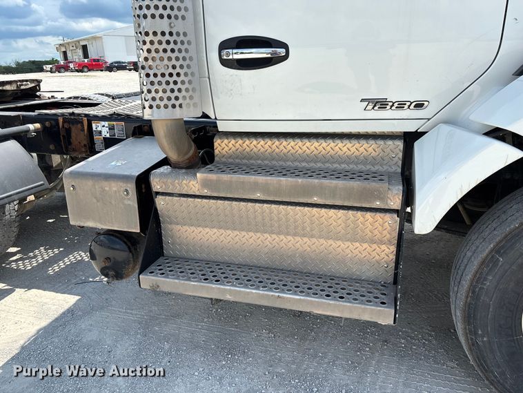 image for item FC1733 2019 Kenworth T880 semi truck