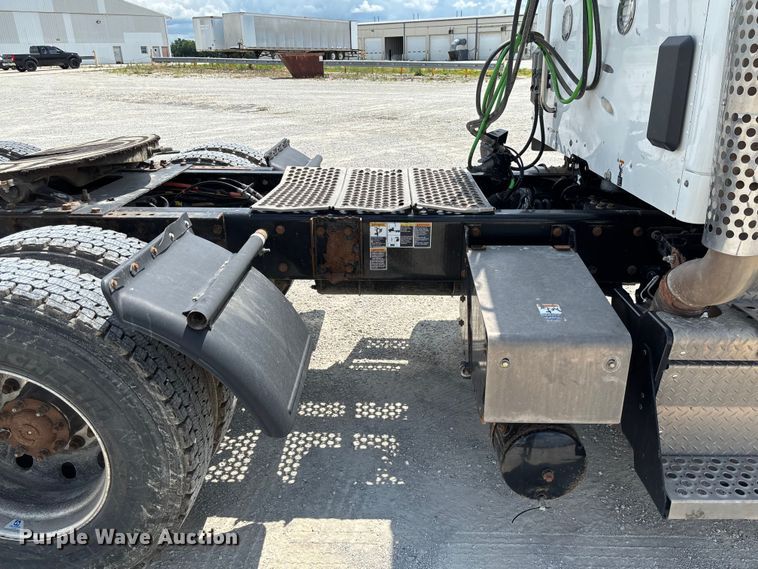 image for item FC1733 2019 Kenworth T880 semi truck