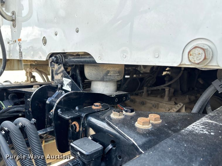 image for item FC1733 2019 Kenworth T880 semi truck