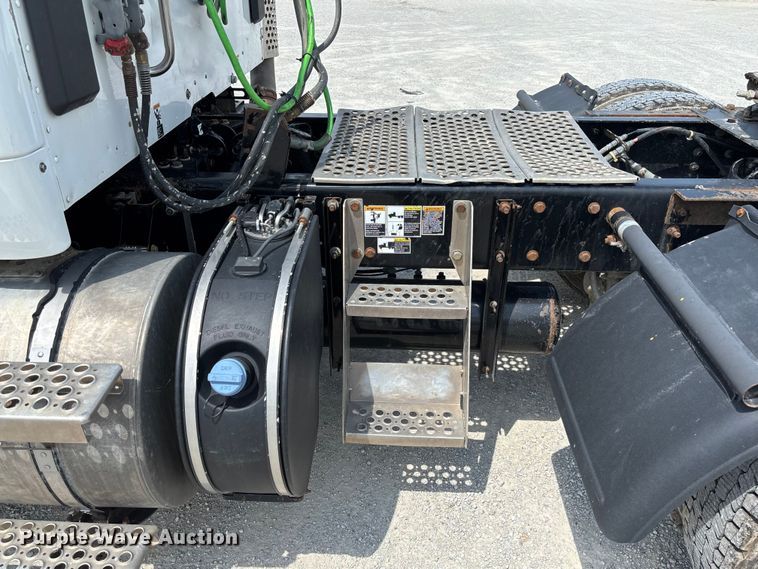 image for item FC1733 2019 Kenworth T880 semi truck