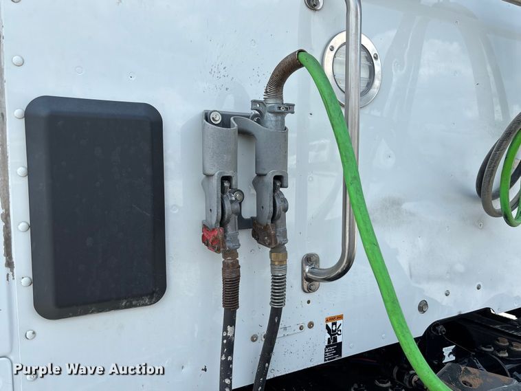 image for item FC1733 2019 Kenworth T880 semi truck
