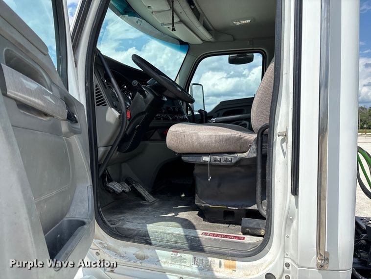 image for item FC1733 2019 Kenworth T880 semi truck