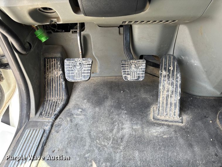 image for item FC1733 2019 Kenworth T880 semi truck