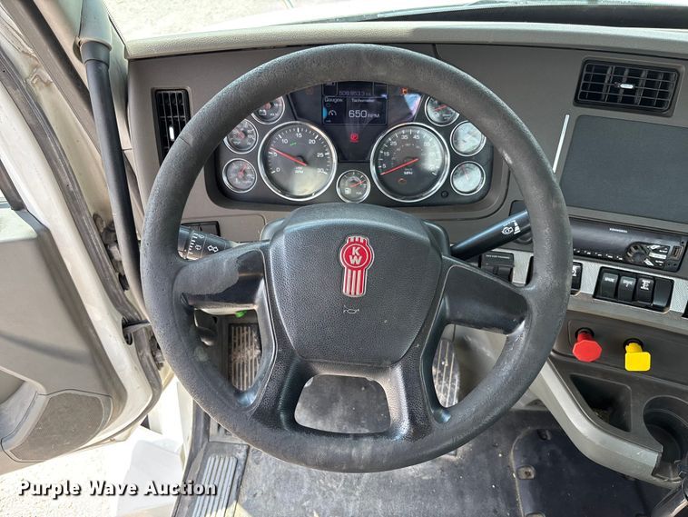 image for item FC1733 2019 Kenworth T880 semi truck