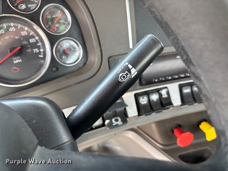 image for item FC1733 2019 Kenworth T880 semi truck