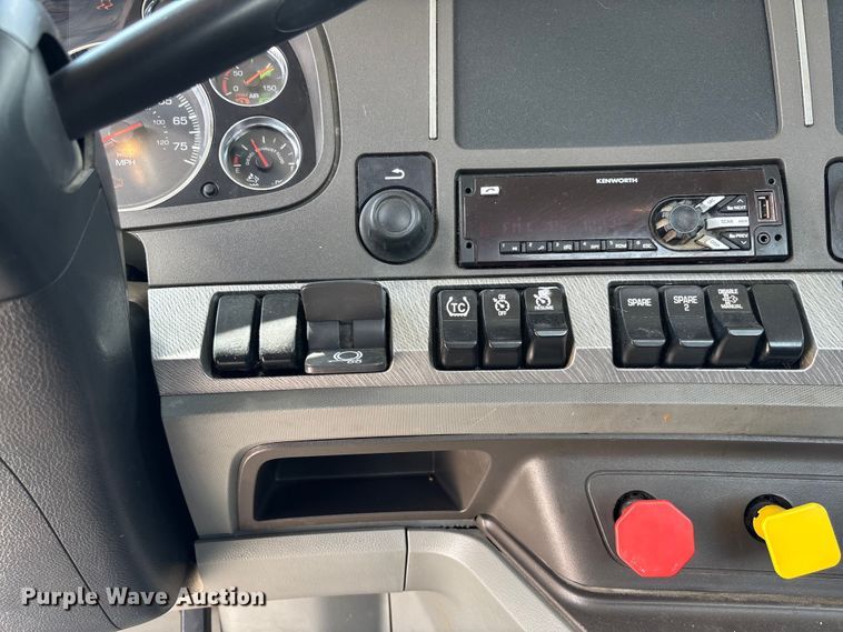 image for item FC1733 2019 Kenworth T880 semi truck