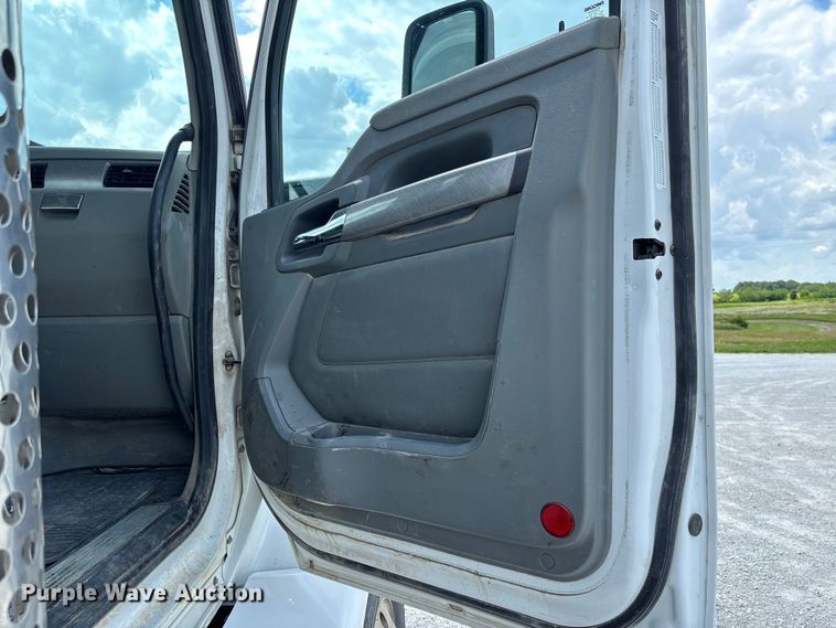 image for item FC1733 2019 Kenworth T880 semi truck