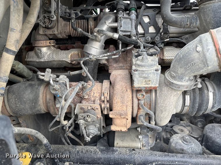 image for item FC1733 2019 Kenworth T880 semi truck