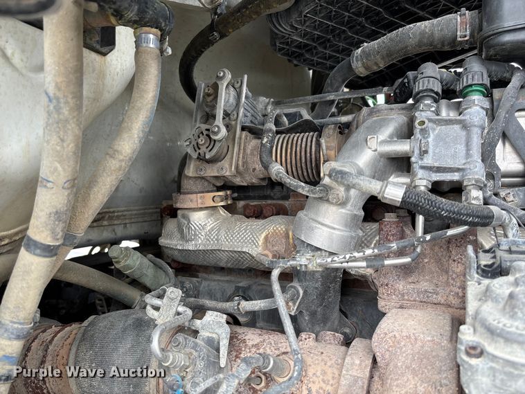 image for item FC1733 2019 Kenworth T880 semi truck