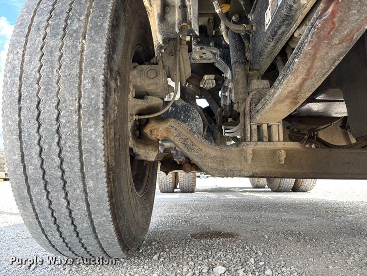 image for item FC1733 2019 Kenworth T880 semi truck