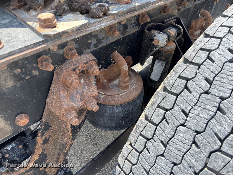image for item FC1733 2019 Kenworth T880 semi truck