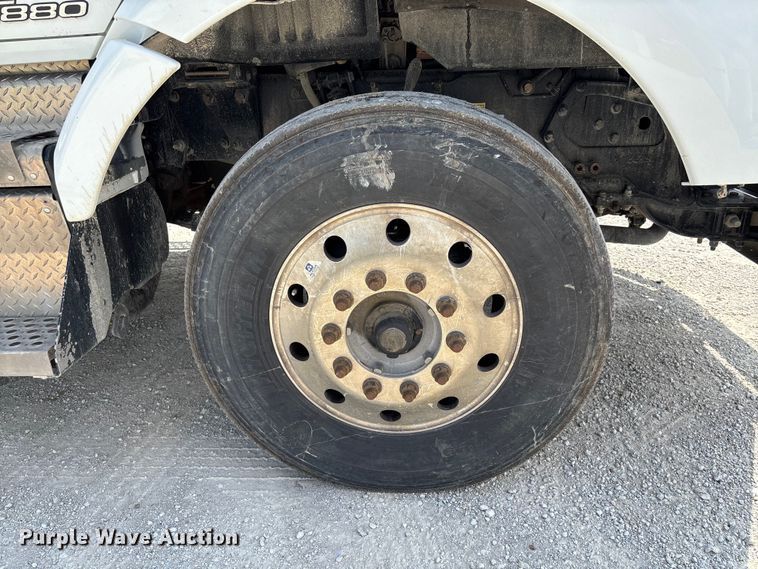 image for item FC1733 2019 Kenworth T880 semi truck