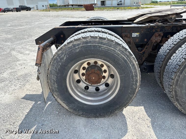 image for item FC1733 2019 Kenworth T880 semi truck