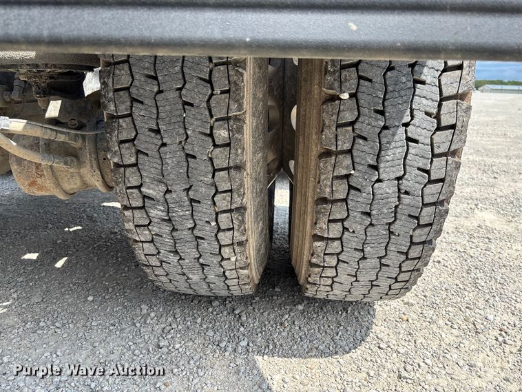 image for item FC1733 2019 Kenworth T880 semi truck