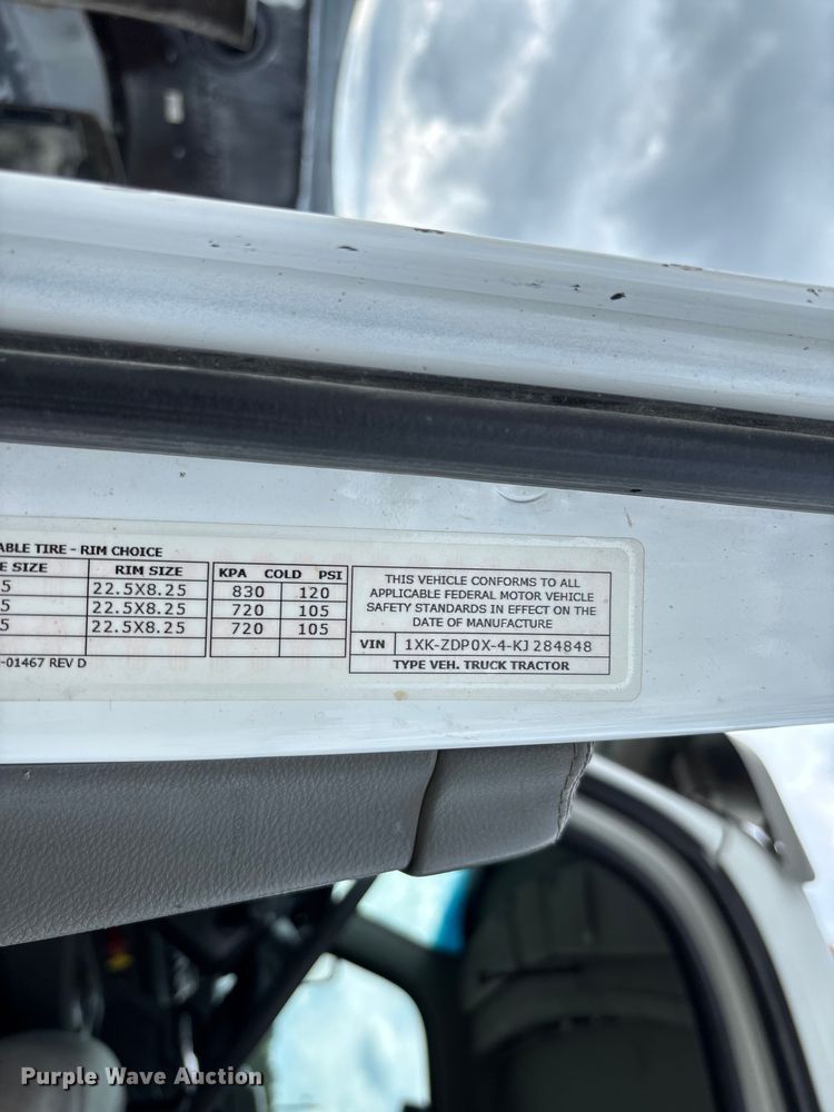 image for item FC1733 2019 Kenworth T880 semi truck