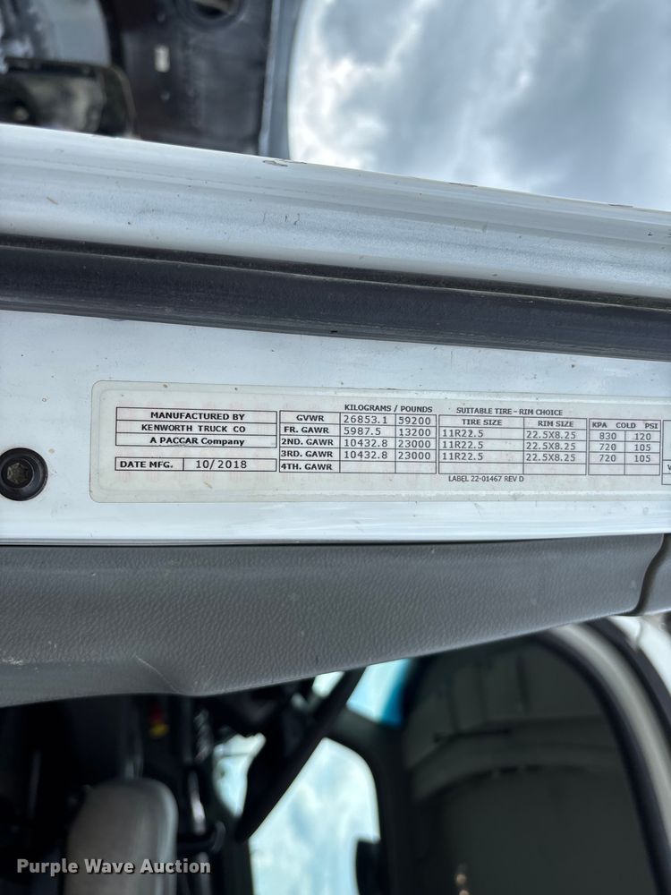 image for item FC1733 2019 Kenworth T880 semi truck