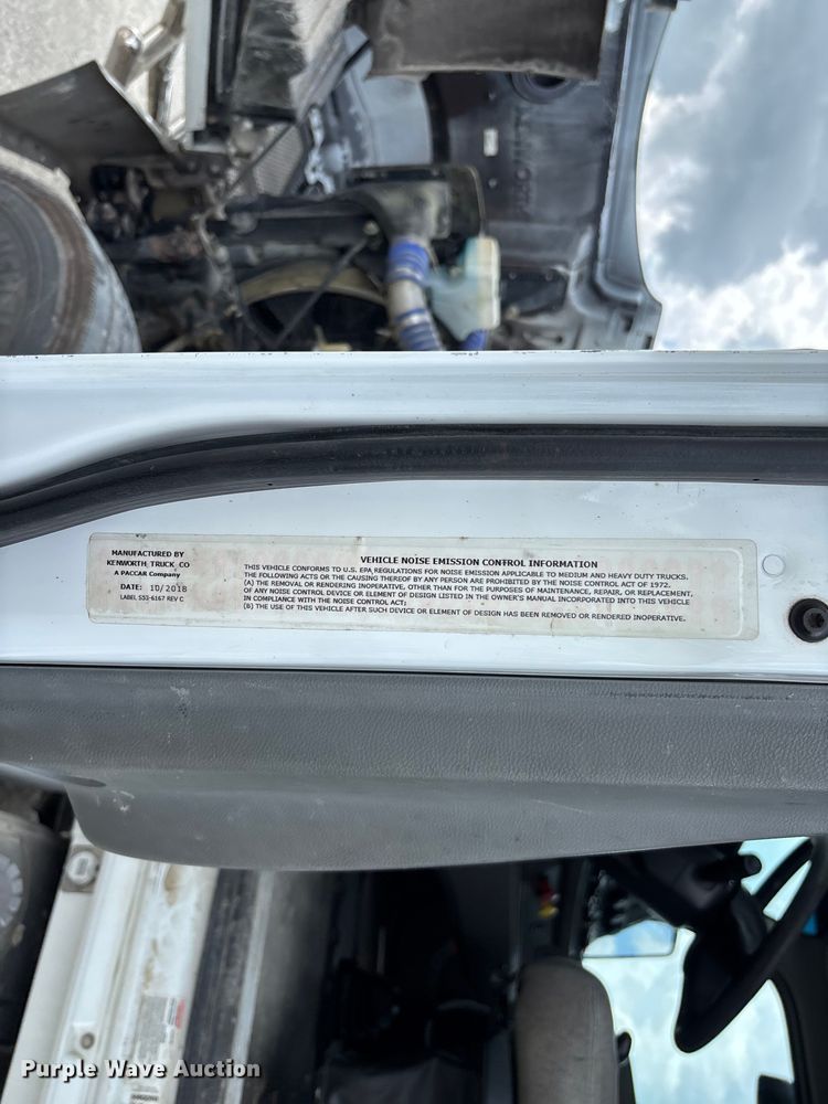 image for item FC1733 2019 Kenworth T880 semi truck