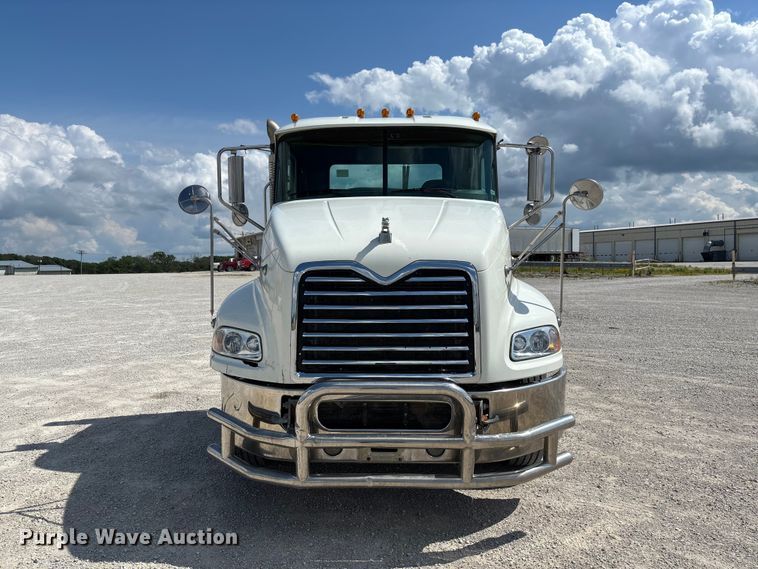 image for item FC1734 2016 Mack CXU613 semi truck