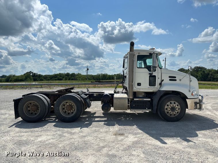 image for item FC1734 2016 Mack CXU613 semi truck