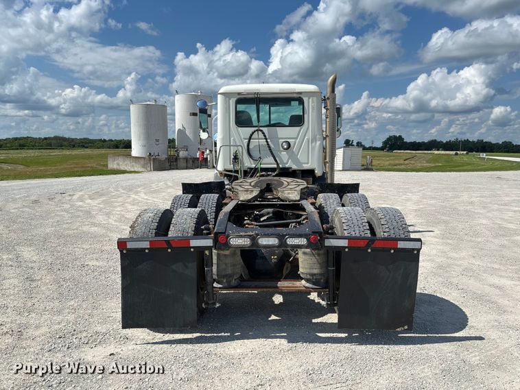 image for item FC1734 2016 Mack CXU613 semi truck