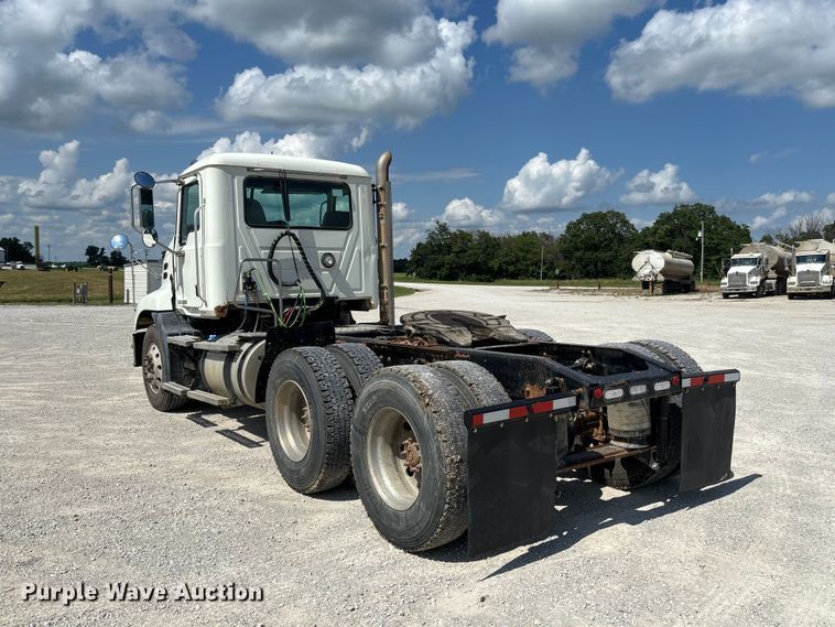 image for item FC1734 2016 Mack CXU613 semi truck