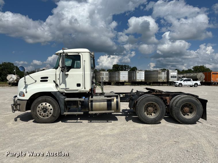 image for item FC1734 2016 Mack CXU613 semi truck
