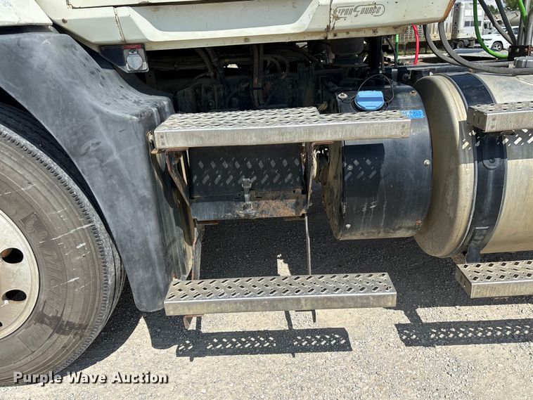 image for item FC1734 2016 Mack CXU613 semi truck