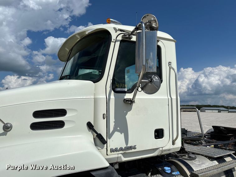 image for item FC1734 2016 Mack CXU613 semi truck