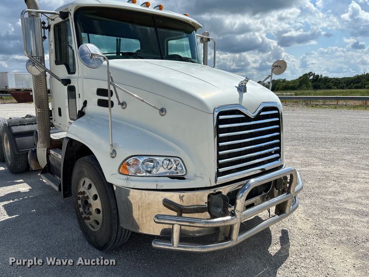 image for item FC1734 2016 Mack CXU613 semi truck