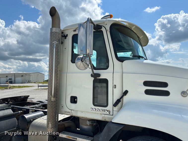 image for item FC1734 2016 Mack CXU613 semi truck