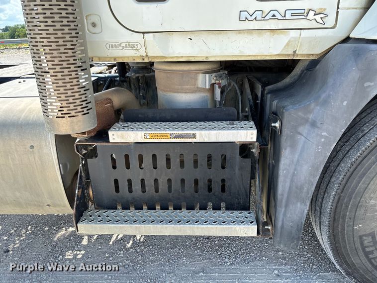 image for item FC1734 2016 Mack CXU613 semi truck