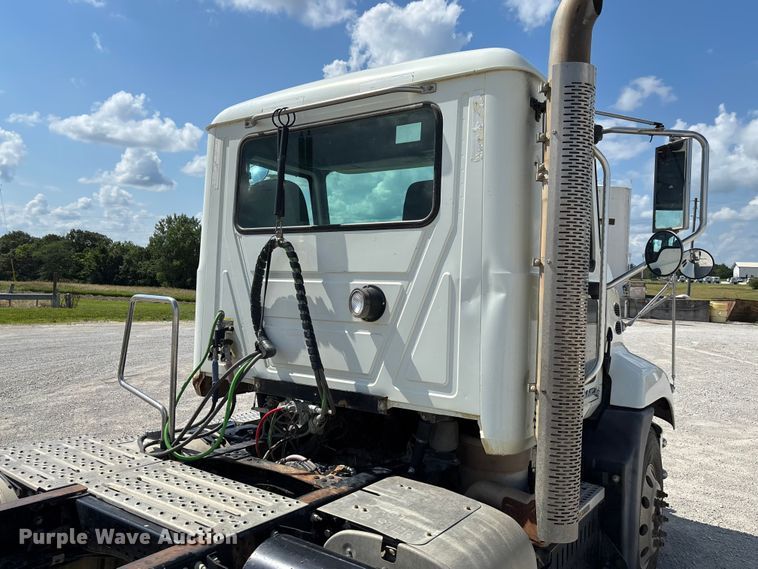 image for item FC1734 2016 Mack CXU613 semi truck