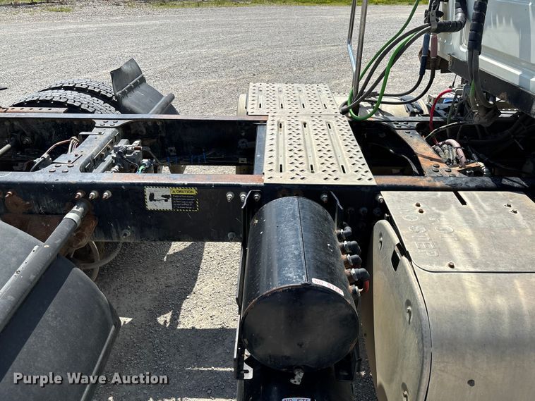 image for item FC1734 2016 Mack CXU613 semi truck