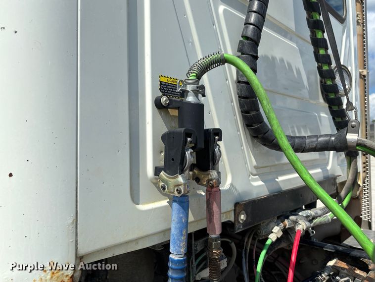 image for item FC1734 2016 Mack CXU613 semi truck