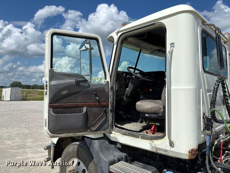 image for item FC1734 2016 Mack CXU613 semi truck