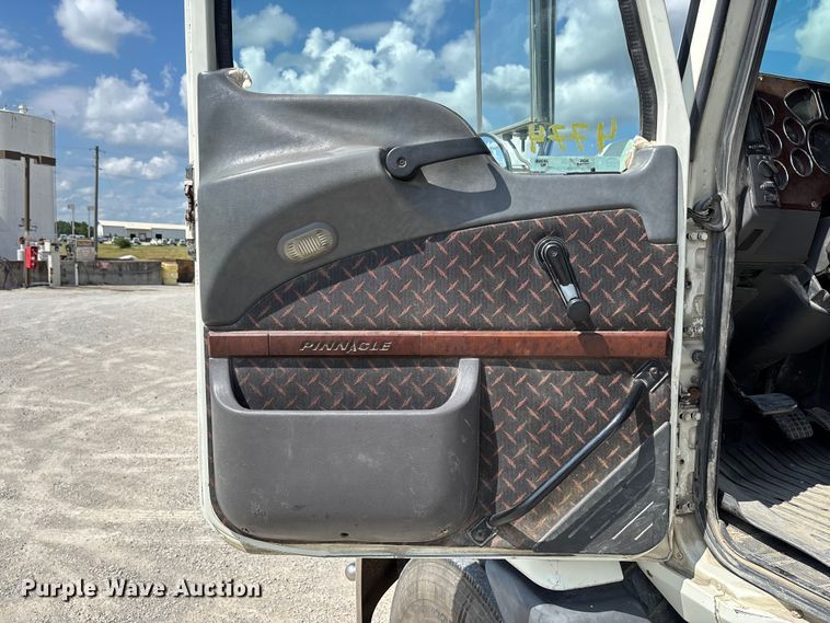 image for item FC1734 2016 Mack CXU613 semi truck