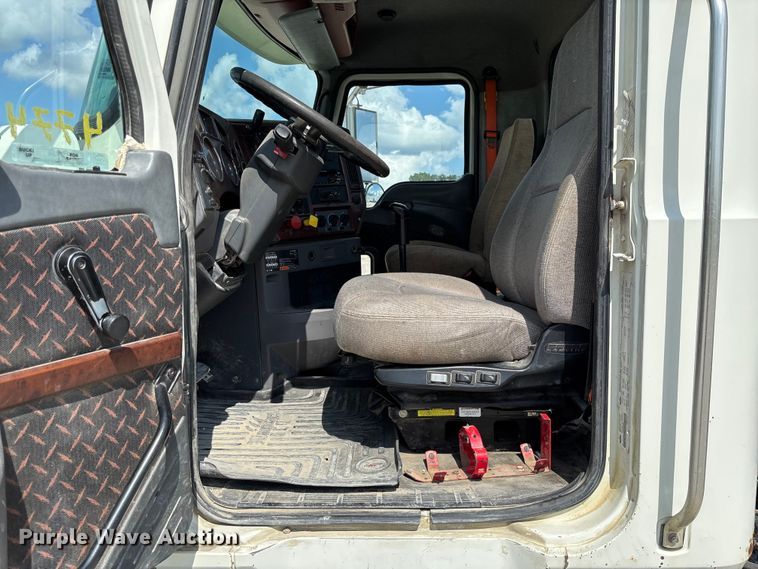 image for item FC1734 2016 Mack CXU613 semi truck