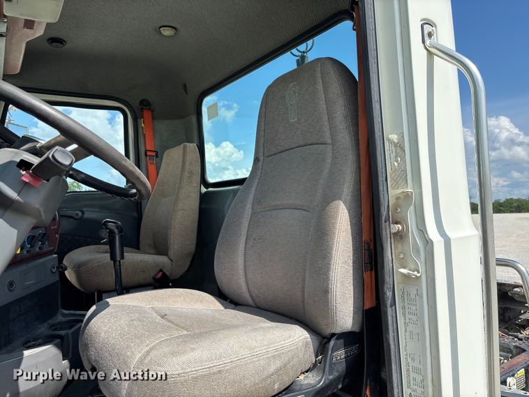 image for item FC1734 2016 Mack CXU613 semi truck