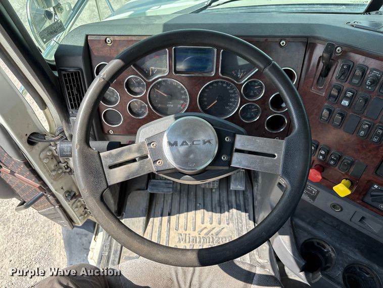image for item FC1734 2016 Mack CXU613 semi truck