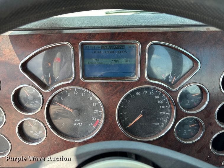 image for item FC1734 2016 Mack CXU613 semi truck