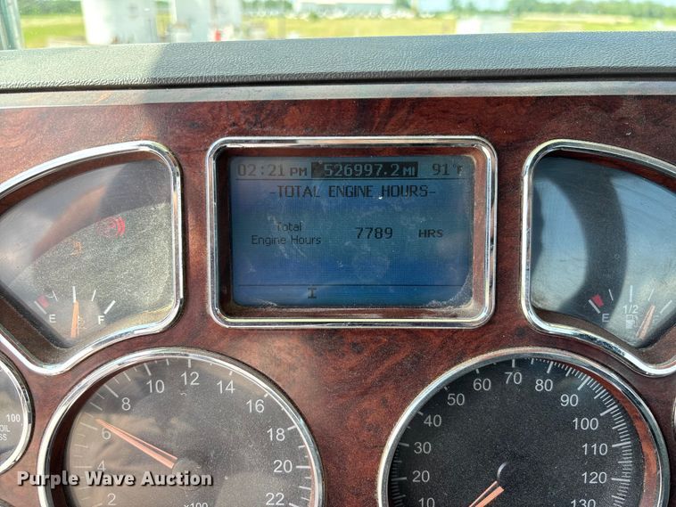 image for item FC1734 2016 Mack CXU613 semi truck
