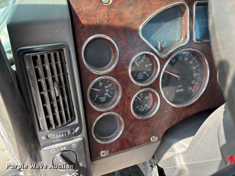image for item FC1734 2016 Mack CXU613 semi truck