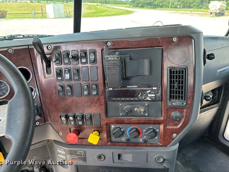 image for item FC1734 2016 Mack CXU613 semi truck