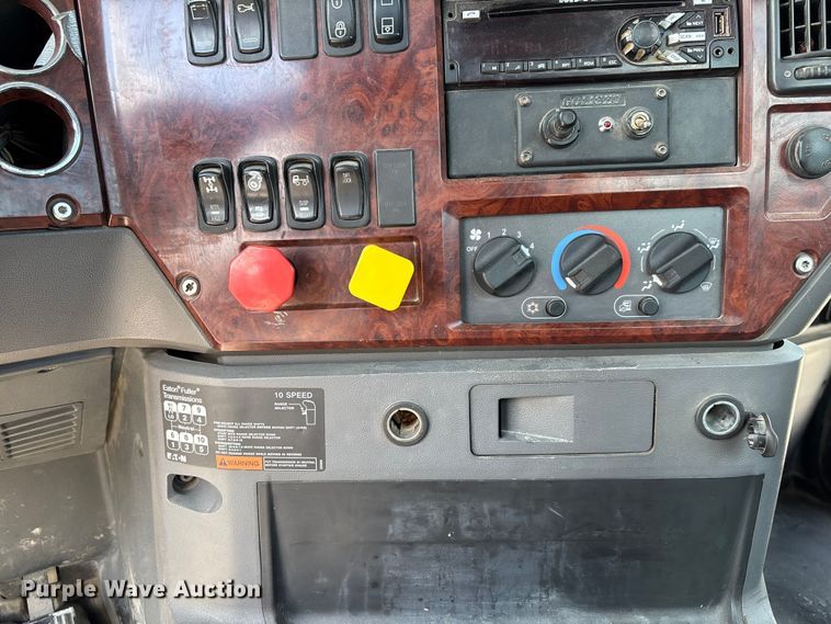 image for item FC1734 2016 Mack CXU613 semi truck