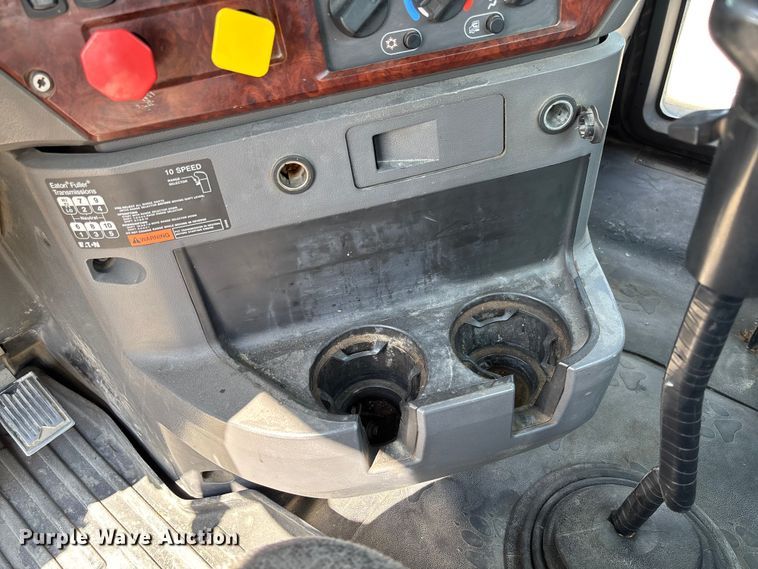 image for item FC1734 2016 Mack CXU613 semi truck